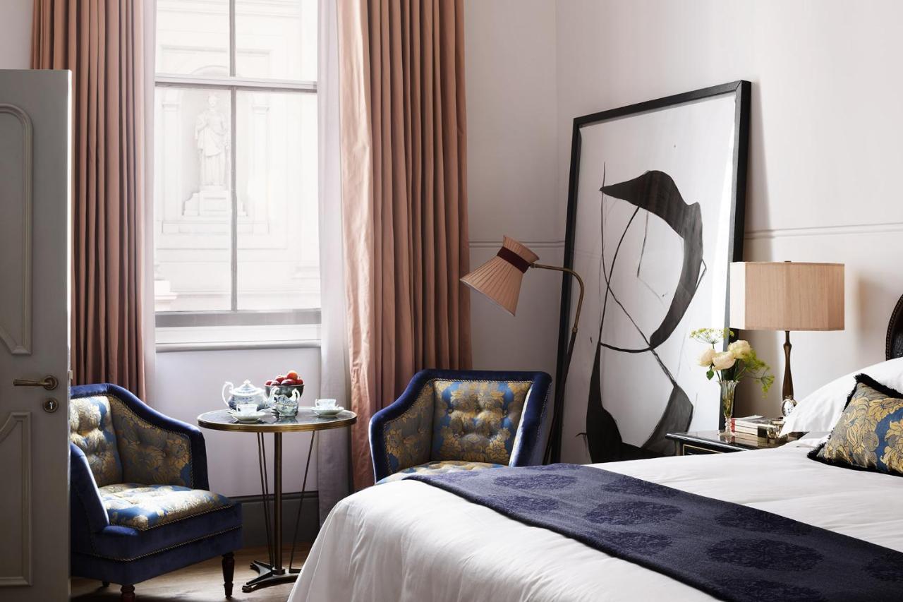 Nomad London Hotel Luaran gambar A guest room at The Carlyle