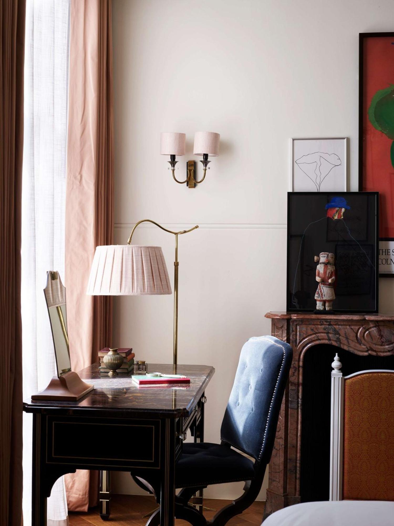 Nomad London Hotel Luaran gambar A wall light