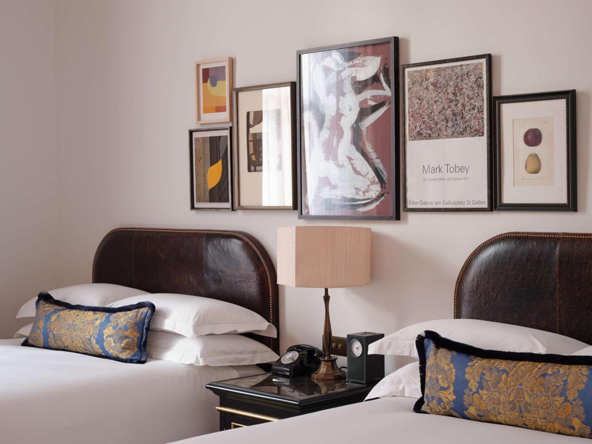 Nomad London Hotel Luaran gambar Artwork by Mark Rothko in a guest room at The Ritz-Carlton, Boston